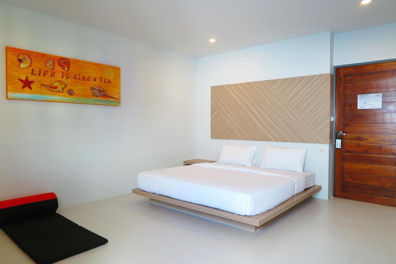 Phuket Marine Poshtel - Sha Plus Чалонг Экстерьер фото