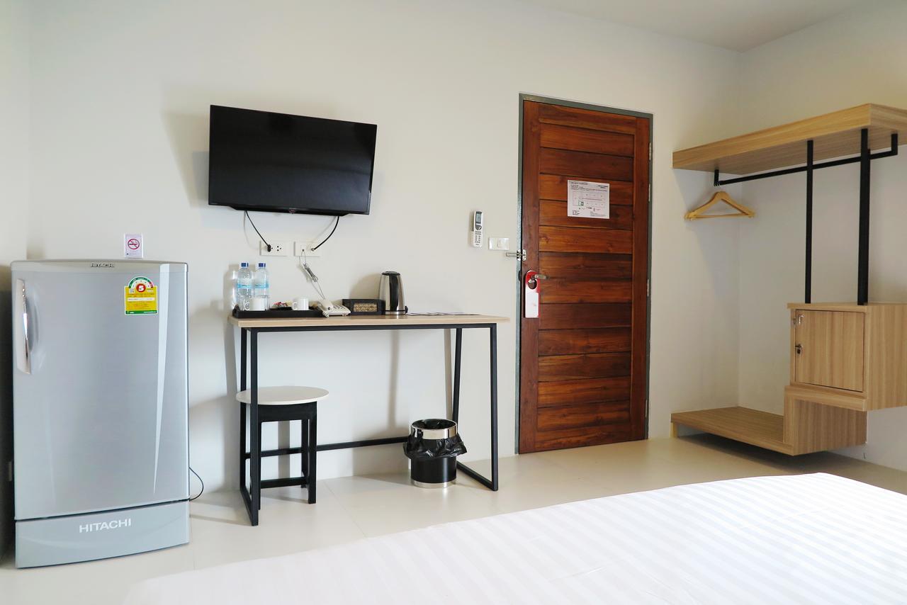 Phuket Marine Poshtel - Sha Plus Чалонг Экстерьер фото