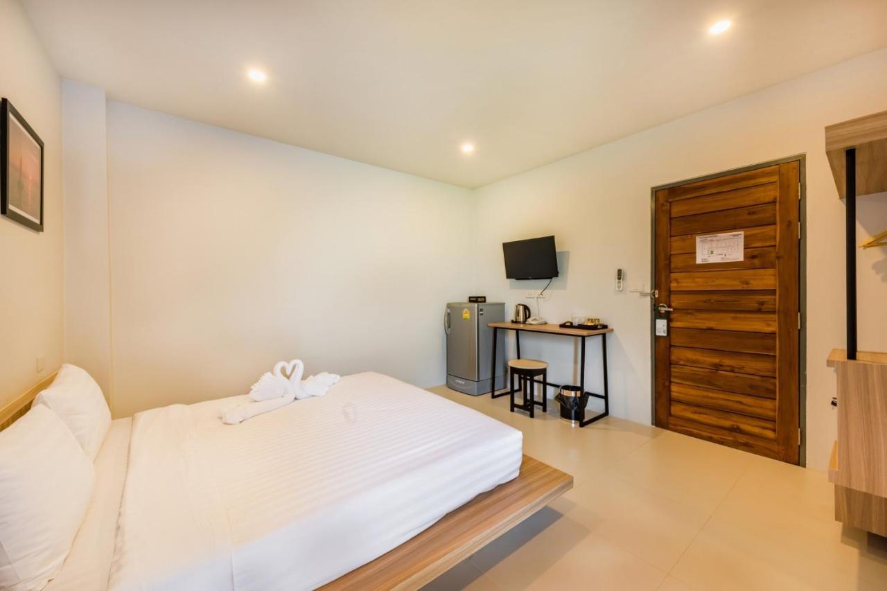 Phuket Marine Poshtel - Sha Plus Чалонг Экстерьер фото