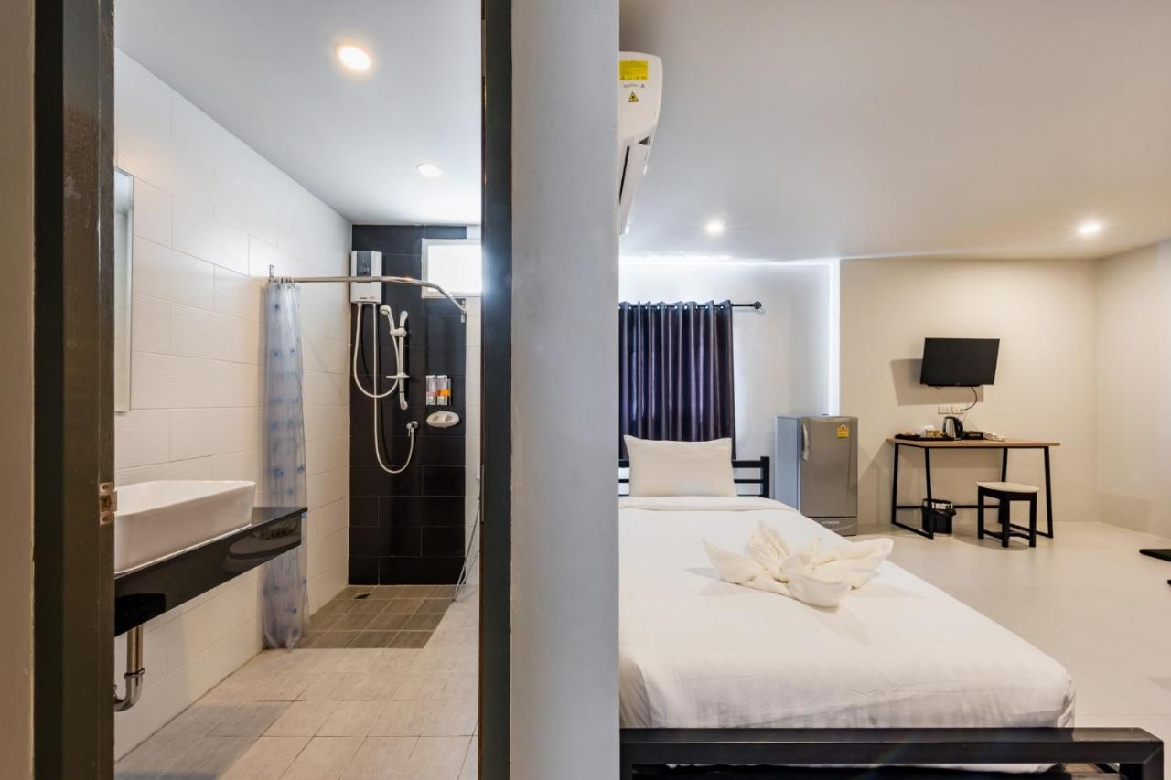Phuket Marine Poshtel - Sha Plus Чалонг Экстерьер фото