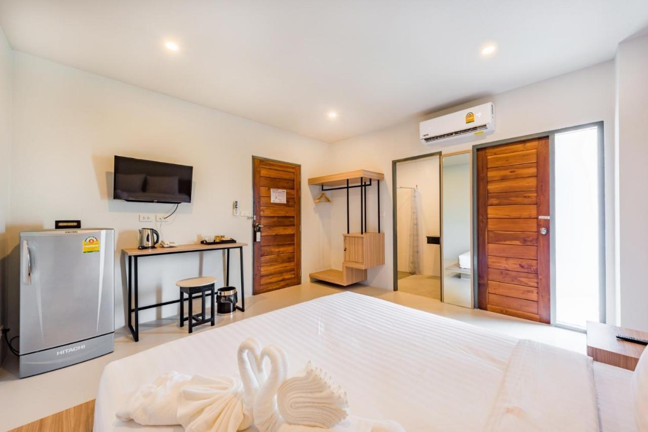 Phuket Marine Poshtel - Sha Plus Чалонг Экстерьер фото