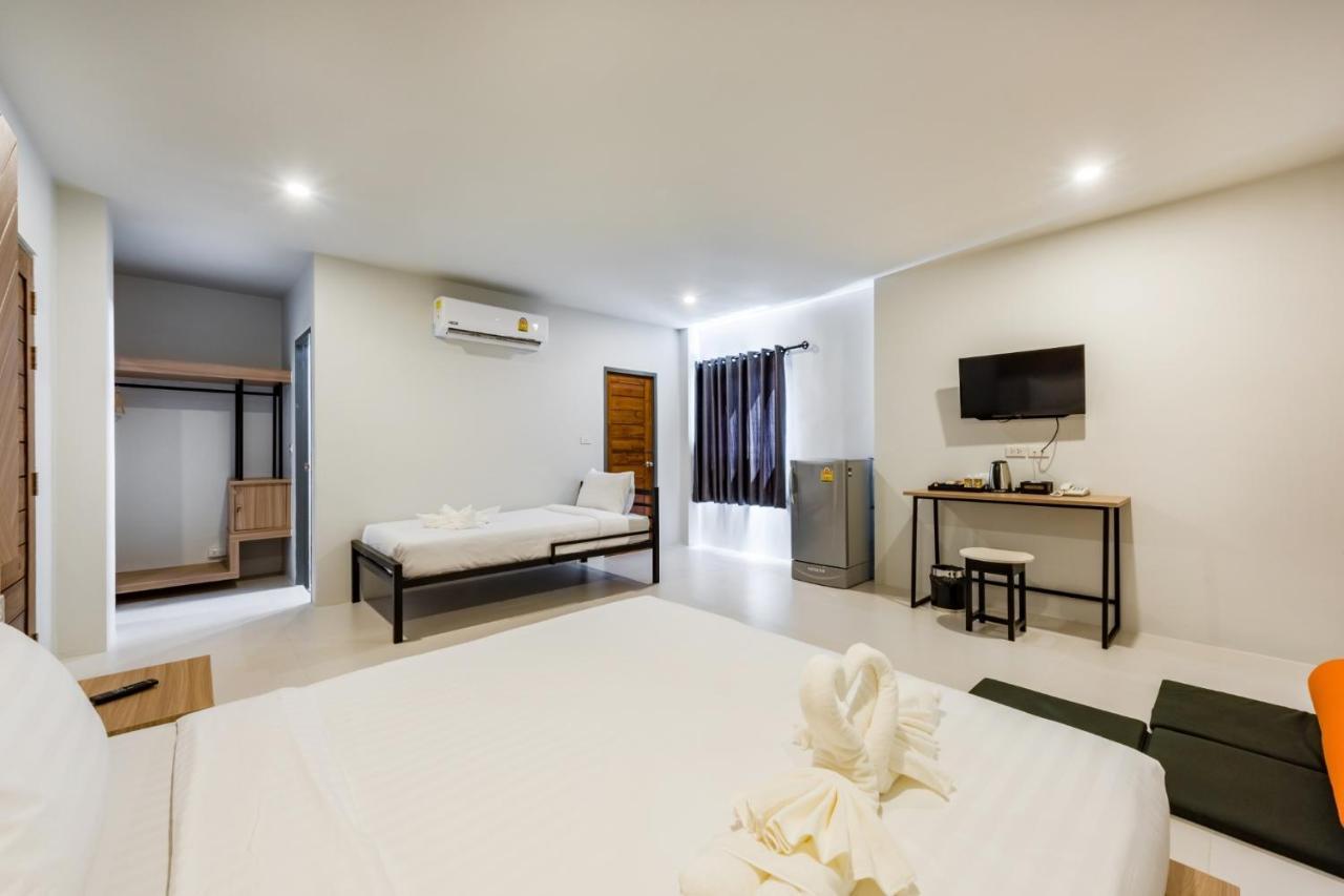 Phuket Marine Poshtel - Sha Plus Чалонг Экстерьер фото